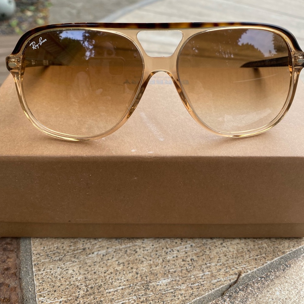 Ray-Ban Brown Aviator Sunglasses with Gradient Lenses Cats 5000